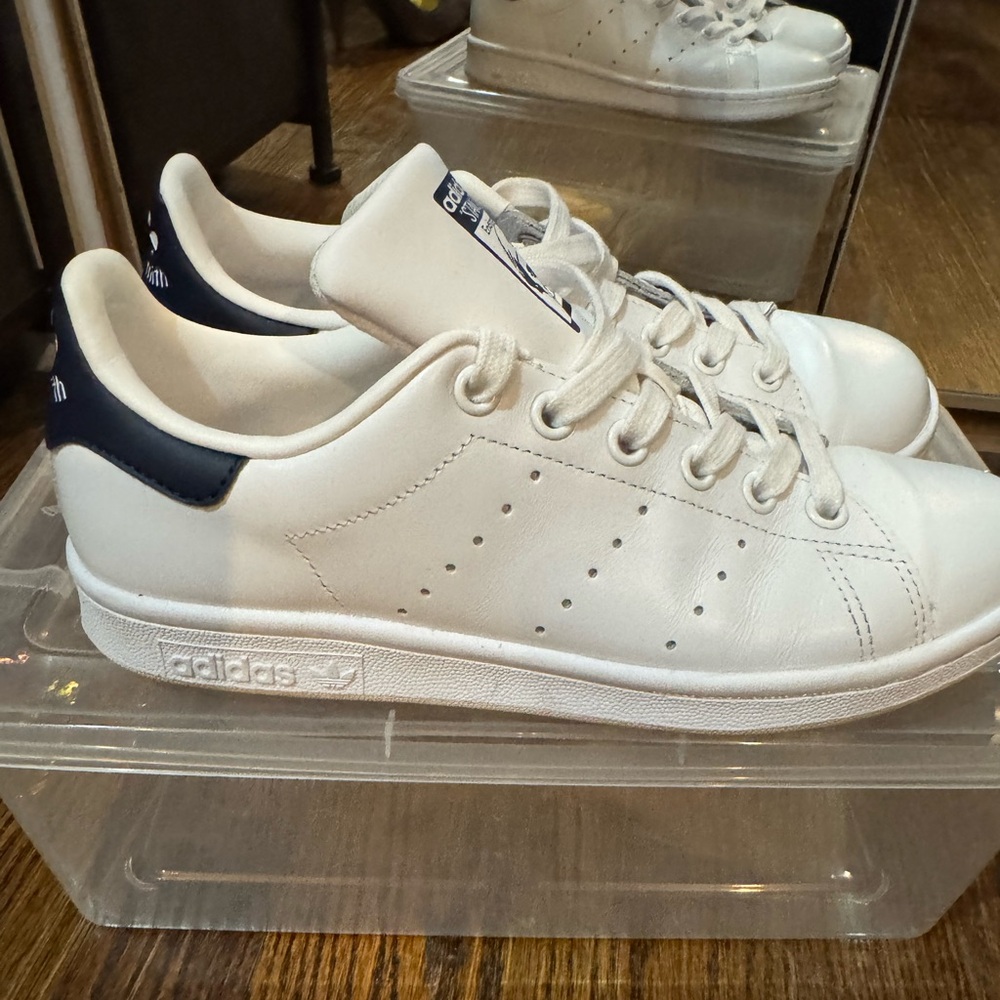 Preowned great condition Adidas sneakers